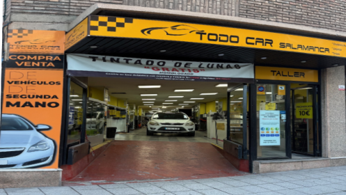 Pulido de faros delanteros + barnizado por 29,90 euros