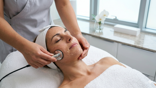 Limpieza facial profunda +  INDIBA con Ácido hialurónico por 37€